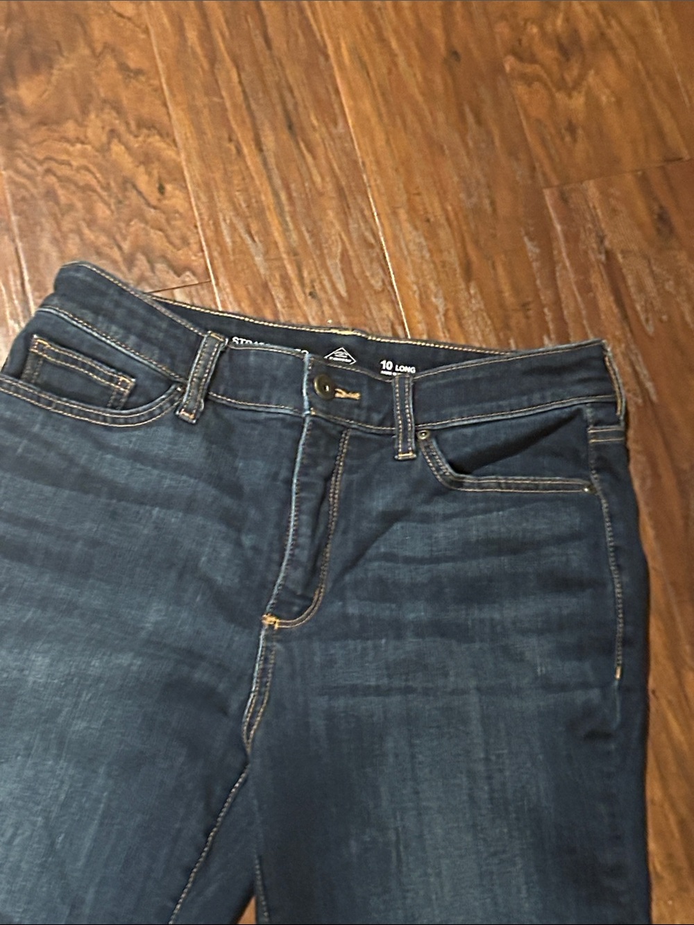 Old Navy Women's Straight-Leg Jeans in Dark Blue Wash - Picture 2 of 5